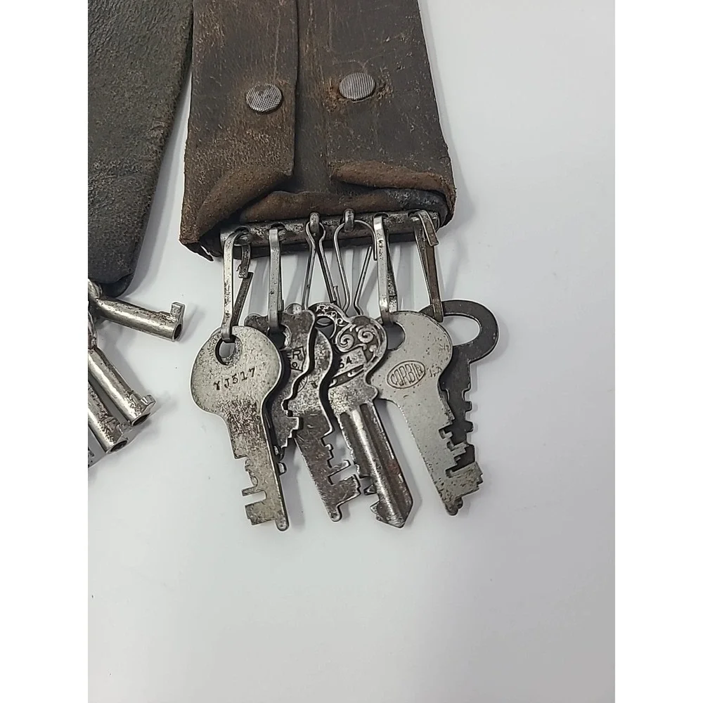 Collection Of 17 Skeleton And Other Vintage Keys With Leather Key Holders